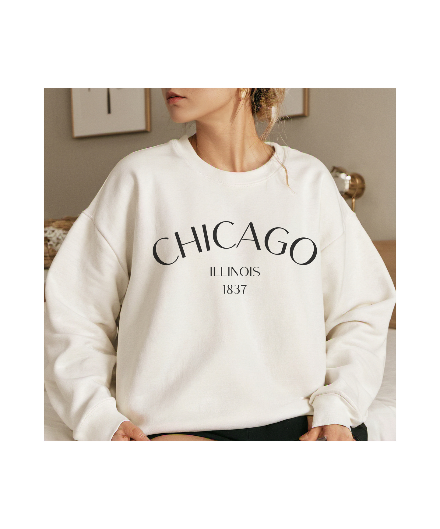 Chicago Illinois Crewneck Sweatshirt in Black Font