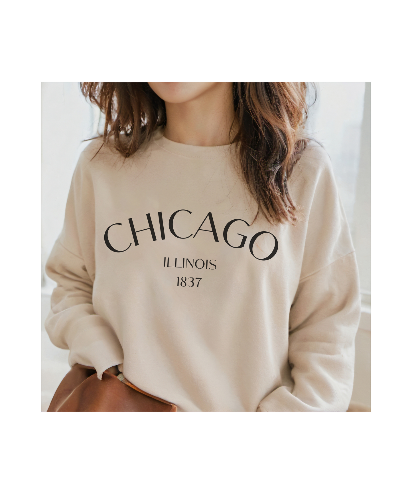 Chicago Illinois Crewneck Sweatshirt in Black Font